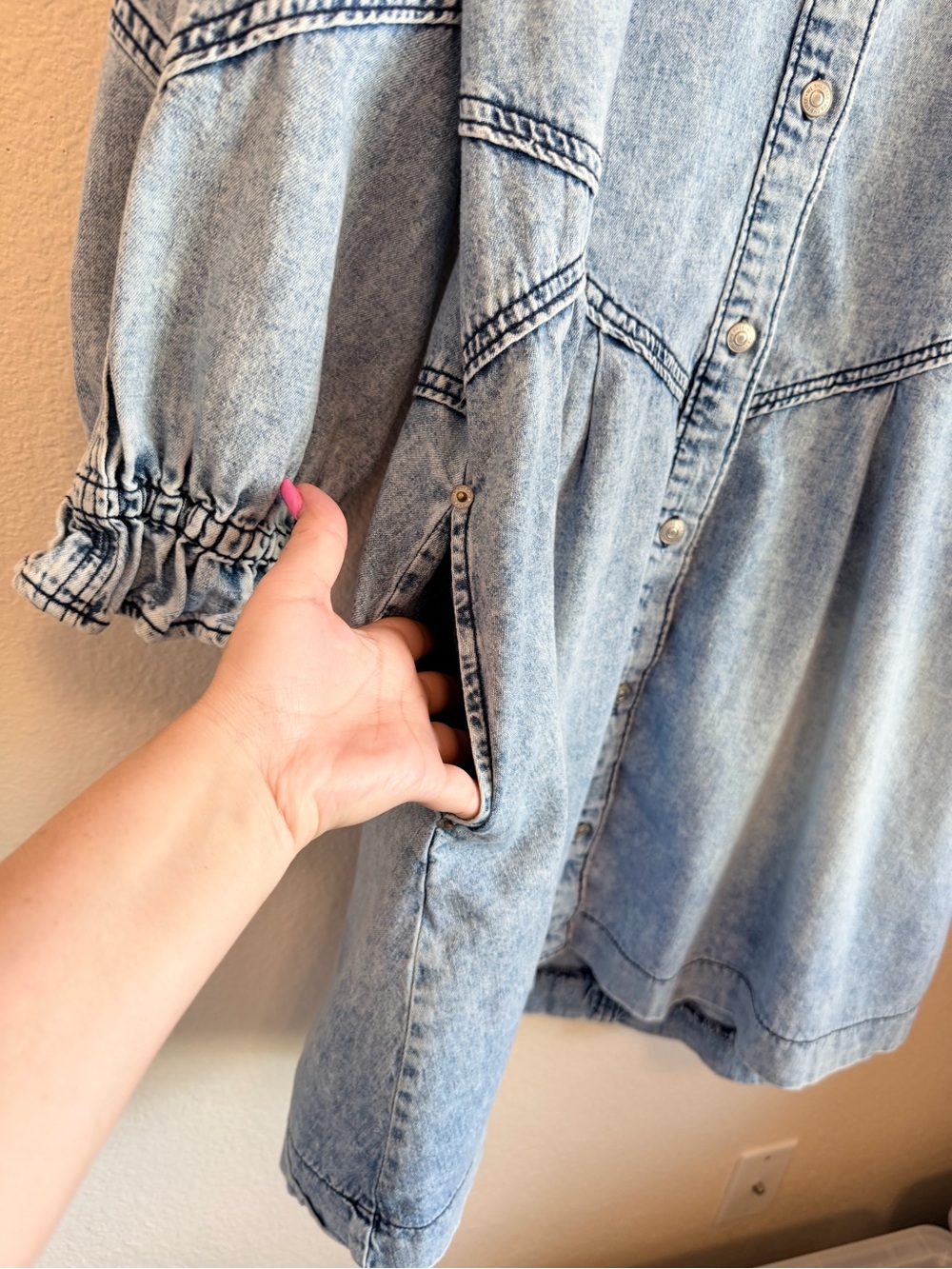We the Free Hannah Denim mini dress buttondown, pockets, acid wash, Sz L - Picture 10 of 12